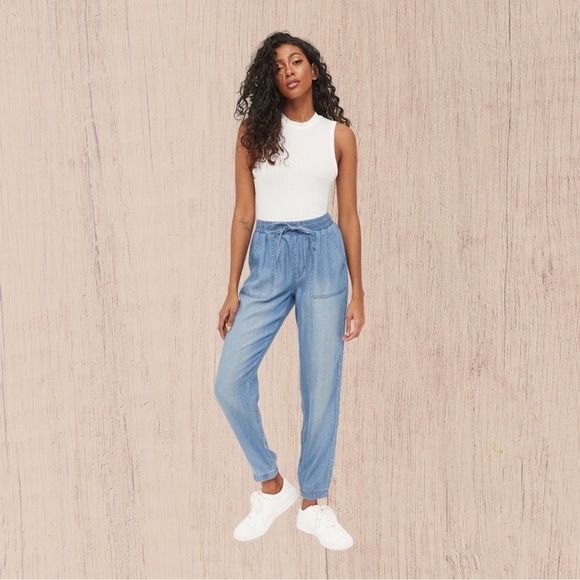 Women's Drawstring Jogger Light Wash Denim Look SMALL - Picture 2 of 9